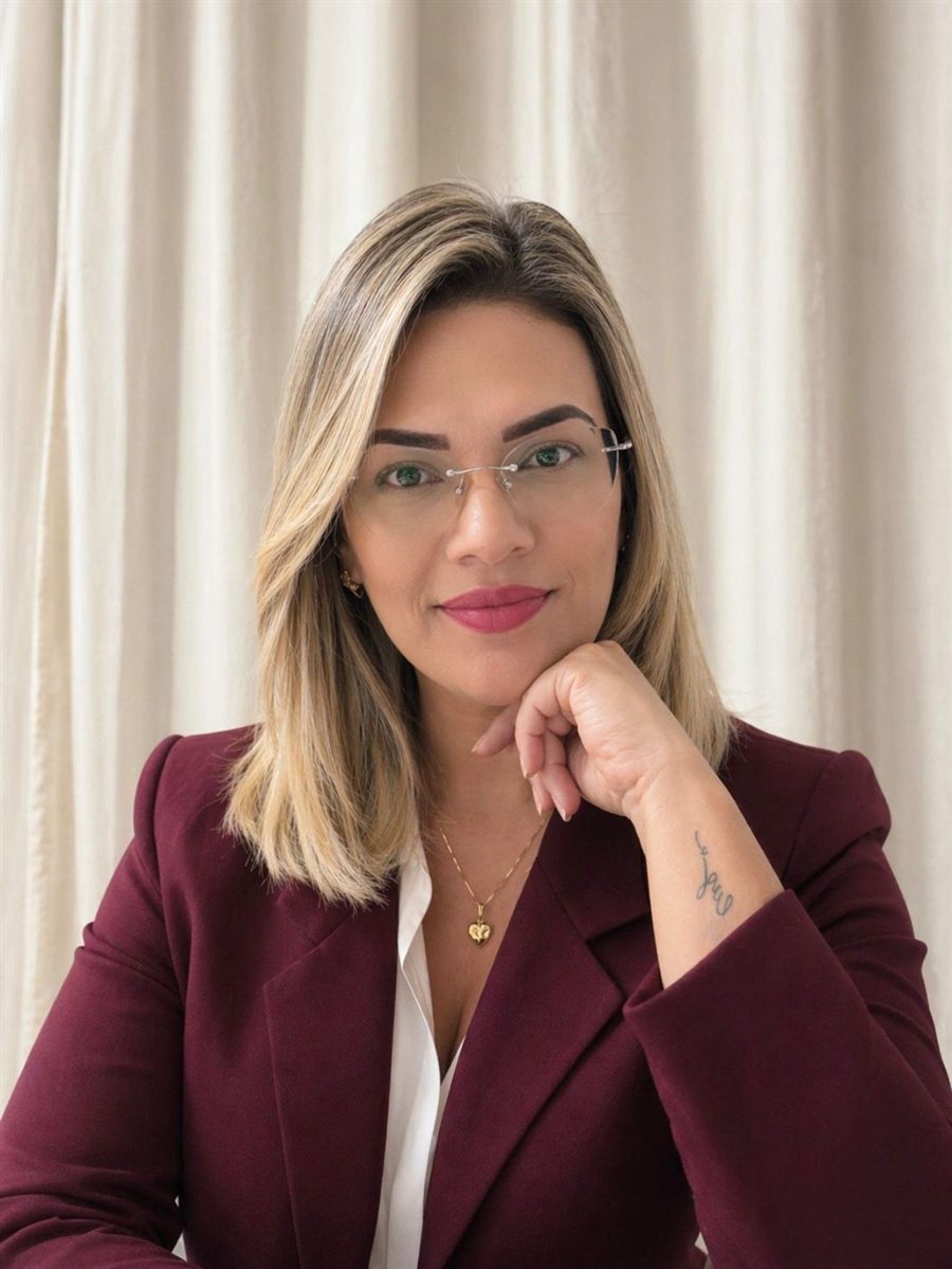 Paula Coelho, terapeuta emocional com registro CITRG 04.245, especialista em Terapia Breve e TRG